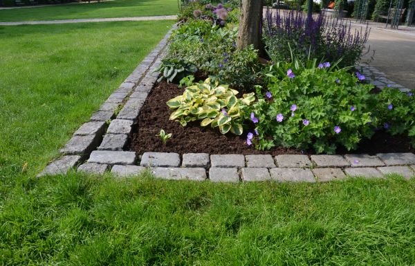 Flower Bed Mulching in Dacula